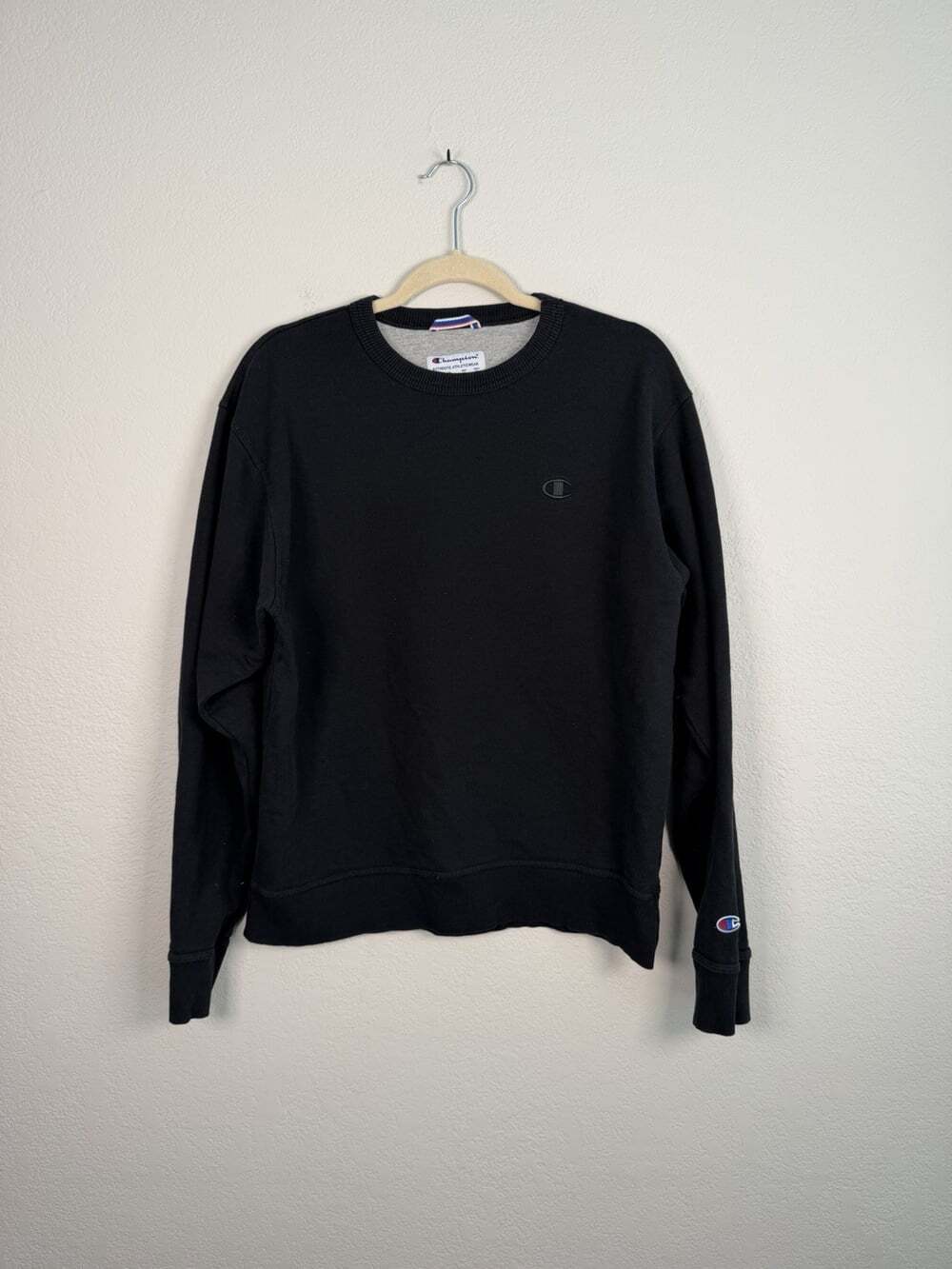 Champion Sweater Mens Medium Black Crewneck Pullover Sweatshirt Embroidered
